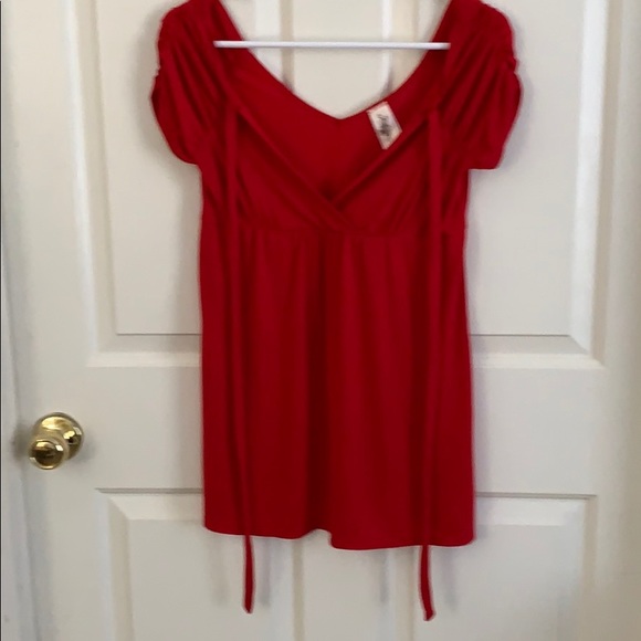 Capia Red Short Sleeved Top - Picture 2 of 8